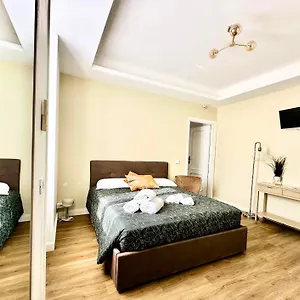 https://casa-happya.it-romehotels.com